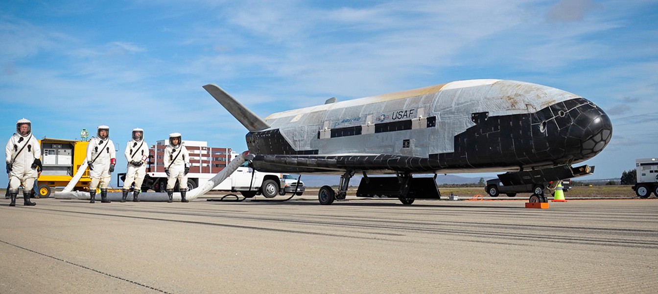 Секретный космический самолет ВВС США приземлился после 2 лет на орбите