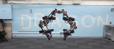 Токийский университет представил SPIDAR – робота-паука, способного летать и ползать