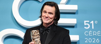 Известный британский визажист заявил, что это он появился на премии "Сезар" вместо Джим Кэрри