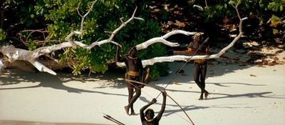 Блогера, посетившего самое изолированное племя в мире с банкой диетической колы, могут отправить в тюрьму на пять лет