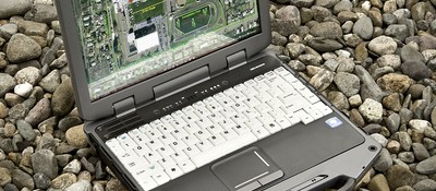 Геймер нашел старый ноутбук военных и теперь использует его для эроге