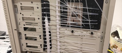 Энтузиаст ПК-сборки идеально стянул кабели, но сообщество предупредило, что он пожалеет об этом при первом апгрейде