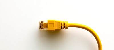 А вы знали, что первый ethernet-кабель был ярко-жёлтым, чтобы никто случайно не просверлил силовой провод