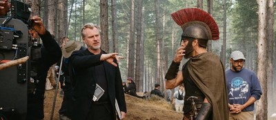 Школьник уничтожил IMAX-экран за 26 миллионов рублей шариком из бабл-ти