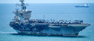Ржавый после 286 дней в море американский авианосец USS Abraham Lincoln напомнил игрокам Fallout 3 про Ривет-Сити