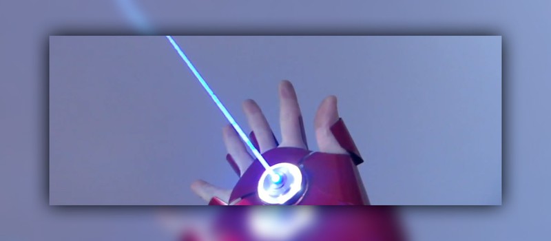 Эта перчатка Железного Человека стреляет болтами и лазером