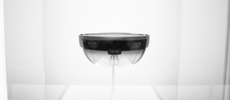 Нынешний прототип HoloLens имеет гораздо более узкий угол обзора