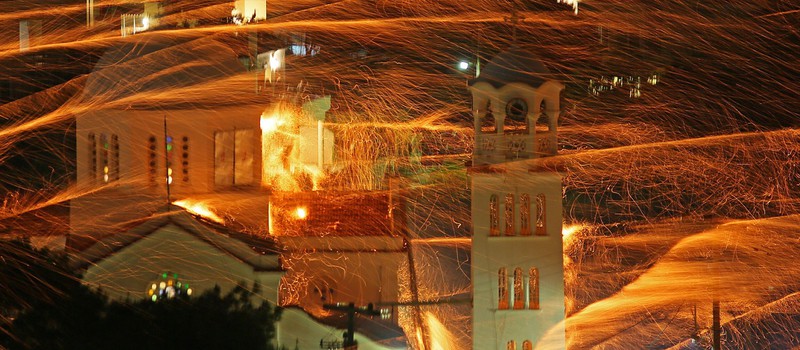 Short: 100,000 фейерверков над греческой деревушкой