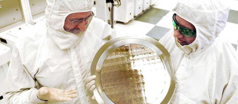 Новый чип IBM в 4 раза мощней современных процессоров