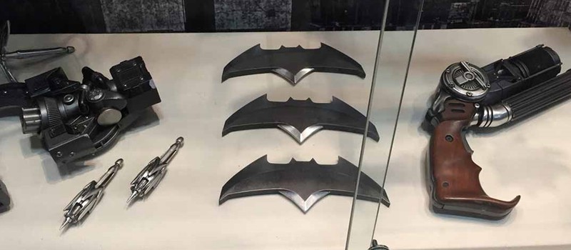 Костюмы и гаджеты из Batman v Superman на Comic Con 2015