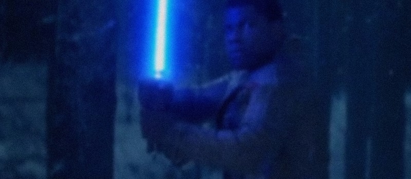 Первый взгляд на Финна со световым мечом в Star Wars: The Force Awakens