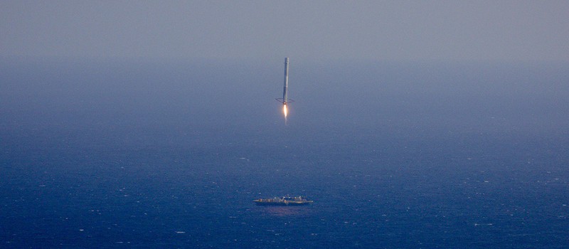 Попытайтесь посадить ракету Falcon 9 на роботизированную баржу в этой игре