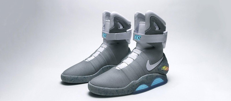 Майкл Джей Фокс демонстрирует самозавязывающиеся кроссовки Nike