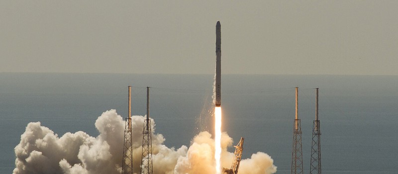 SpaceX впервые успешно посадила ракету на баржу