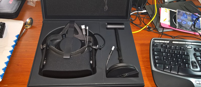 Oculus Rift начнут продавать в магазинах до выполнения предзаказов