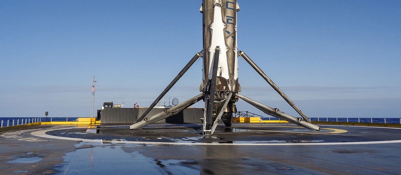 Видео второй посадки ракеты SpaceX на баржу