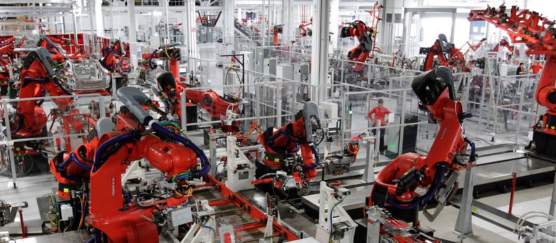 Производитель iPhone заменит 60 тысяч сотрудников роботами