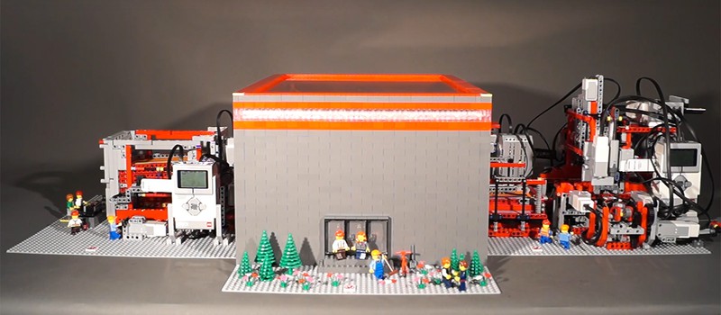 Эта потрясающая фабрика из Lego выпускает настоящие коробки