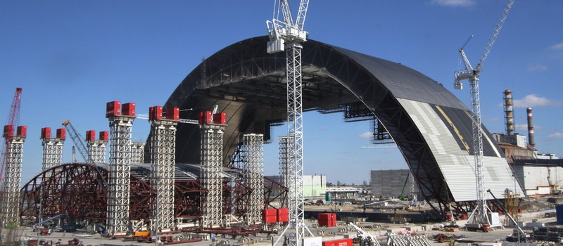 Как устанавливали бетонный щит над реактором в Чернобыле