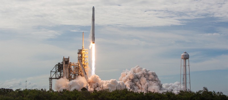 Космические запуски с компанией Илона Маска на $300 миллионов дешевле, чем ULA