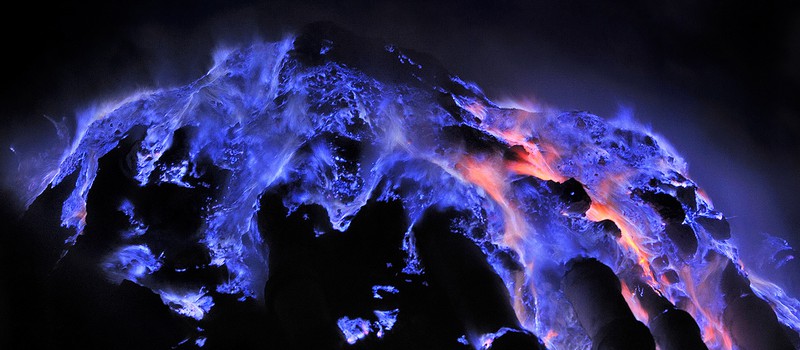 Серный пожар в Вайоминге выглядит как портал в ад