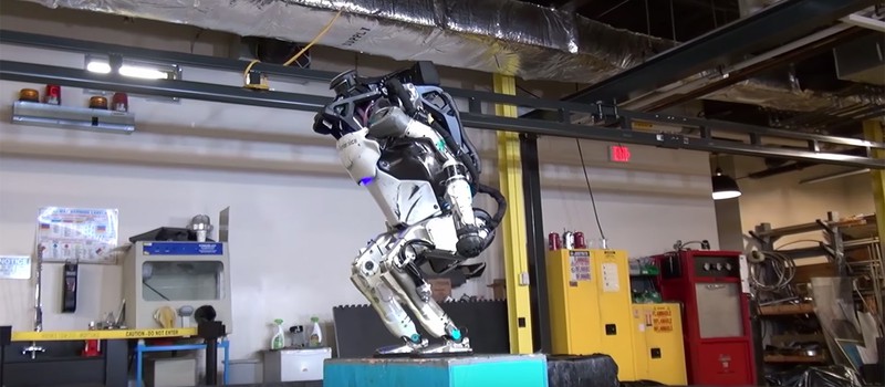 Boston Dynamics научила робота-гуманоида делать сальто без проводов и страховки
