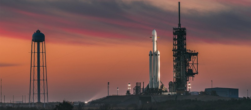 SpaceX назвала причину отказа двигателей центрального ускорителя Falcon Heavy на посадке
