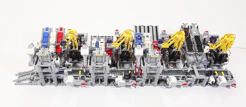 Из Lego сделали фабрику по сбору автомобилей