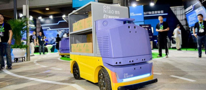Alibaba представила автономного робота-доставщика