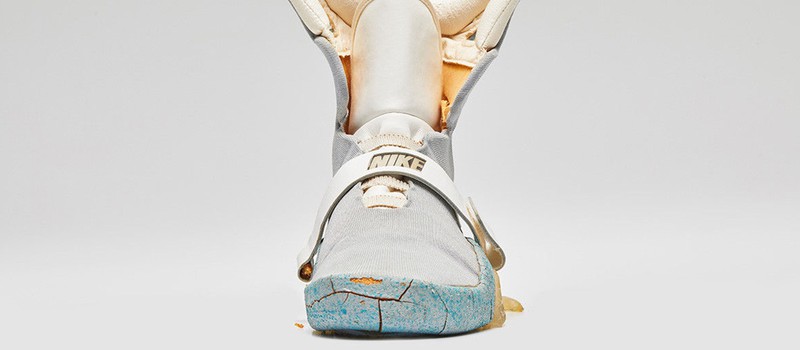Оригинальные кроссовки Nike из "Назад в будущее 2" начали рассыпаться