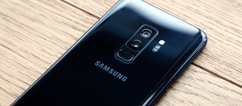 Слух: Смартфон Samsung со складным экраном выйдет в 2019 году
