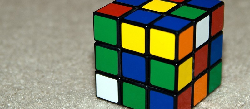 Японец создал самособирающийся кубик Рубика