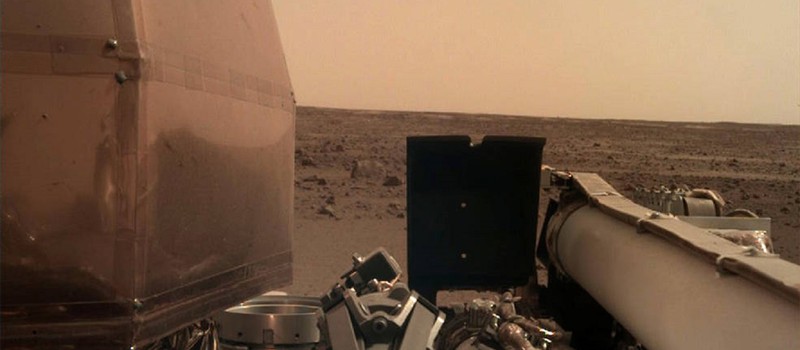 Первые фото с Марса от аппарата InSight
