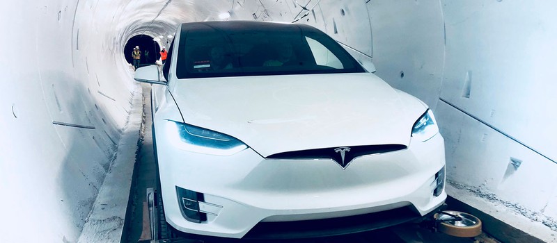 Туннель Маска превращает электромобиль Tesla в мини-поезд