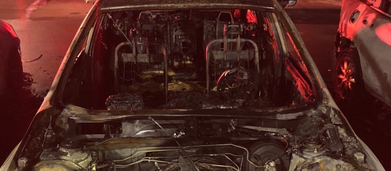 Одержимый поклонник поджёг автомобиль косплеерши — и уничтожил ещё шесть машин