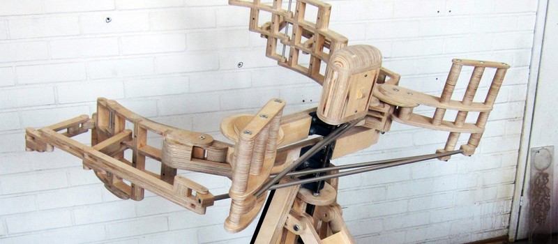 Этот деревянный механизм создан для самообъятий
