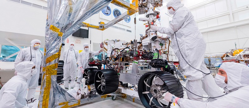 Инженеры NASA установили "ноги" и колеса на новый марсианский ровер