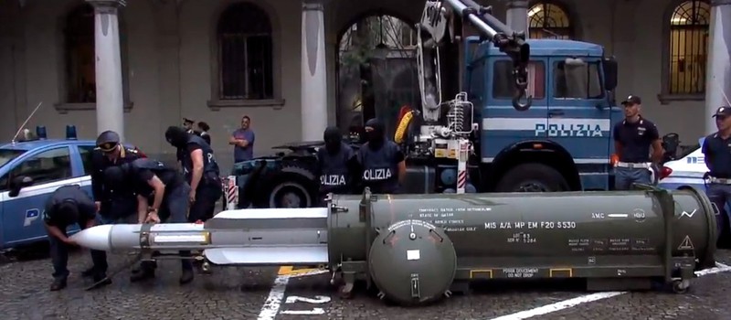 Во время облавы на неонацистов итальянская полиция изъяла ракету класса "воздух-воздух"