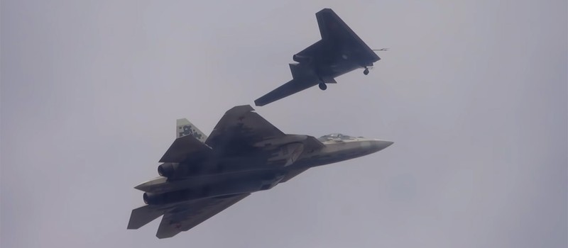 Минобороны РФ представило видео первого совместного полета беспилотника "Охотник" и Су-57