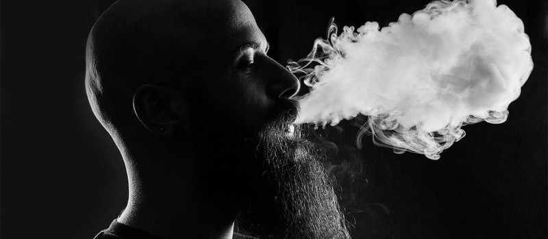 Исследование: Курение электронных сигарет с никотином может вызывать рак легких