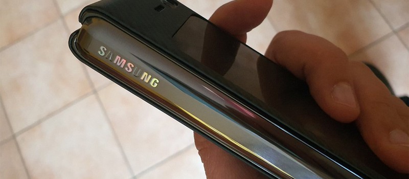У владельца Galaxy Fold отвалились буквы с логотипа Samsung