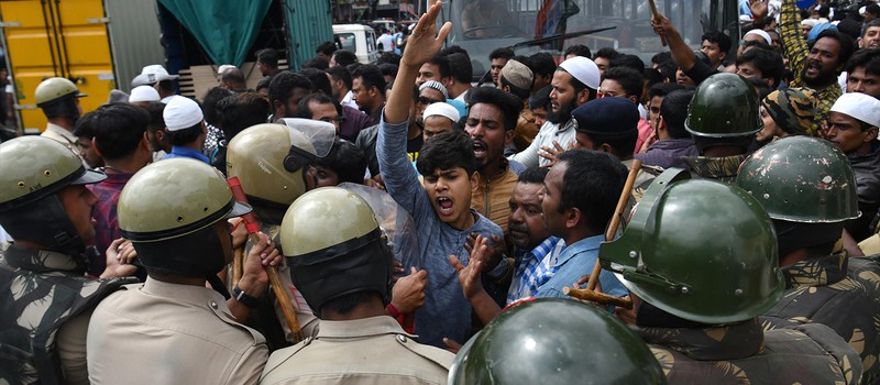 Власти Индии приказали отключить интернет в связи с массовыми протестами населения