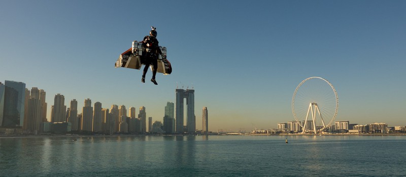 Железный человек — в Дубаи пилот джетпака успешно совершил полет по городу