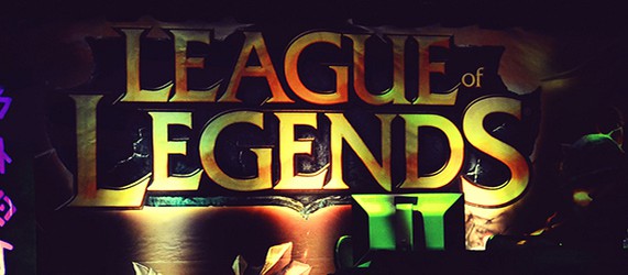 Девушка озвучила всех персонажей League of Legends
