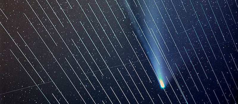 Интернет-спутники SpaceX испортили фотографу кадр с кометой Neowise