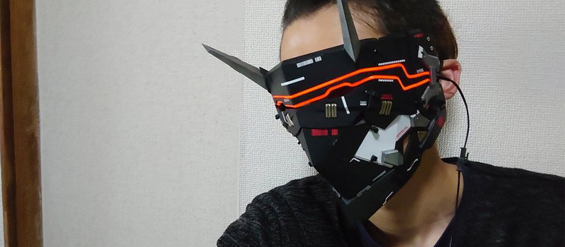 Японский дизайнер создал маску для лица в стиле киберпанка
