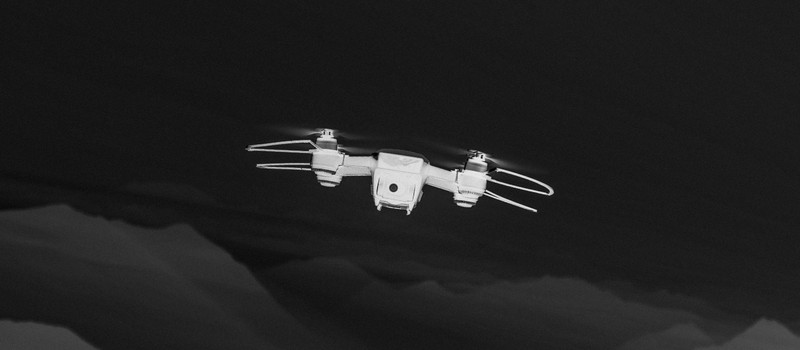 Оператор летающего дрона снял невероятно динамичное видео в боулинге
