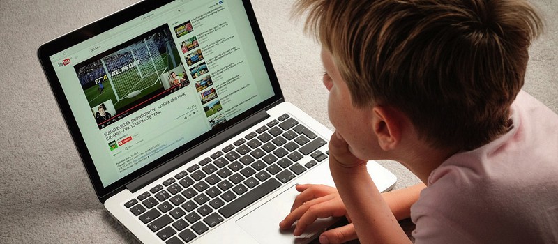 Google и YouTube введут меры по защите подростков от нежелательного контента