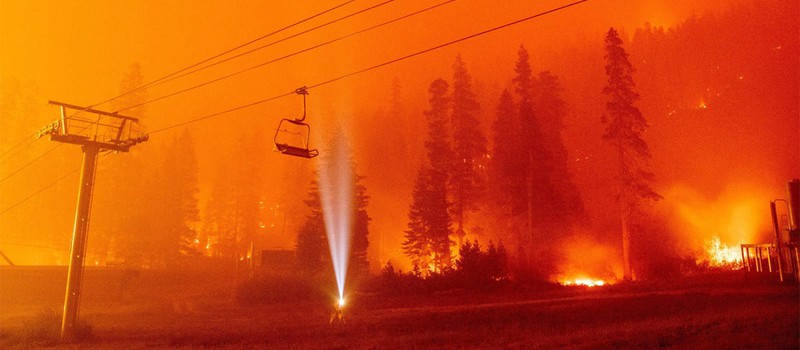 Более 50 тысяч человек эвакуируют из-за лесного пожара в Калифорнии и Неваде