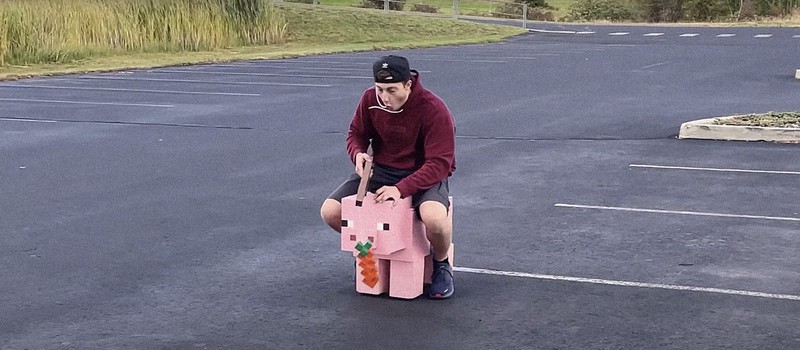 Геймер создал реальную ездовую свинью из Minecraft — разгоняется до 30 км/час